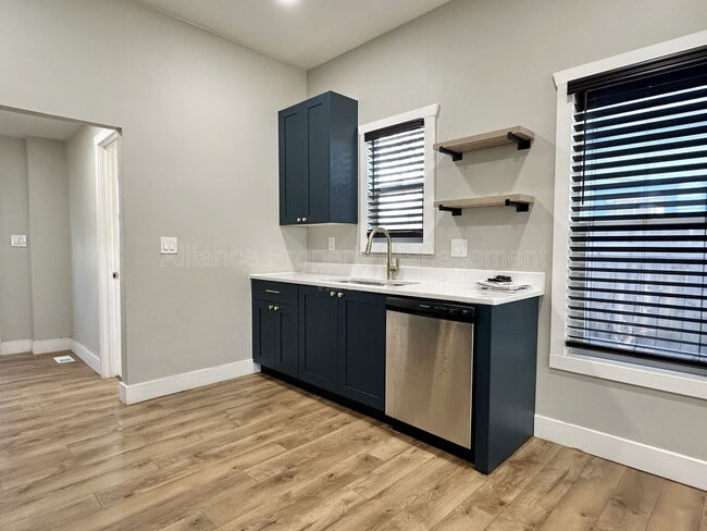 Building Photo - 823 Sahwatch St