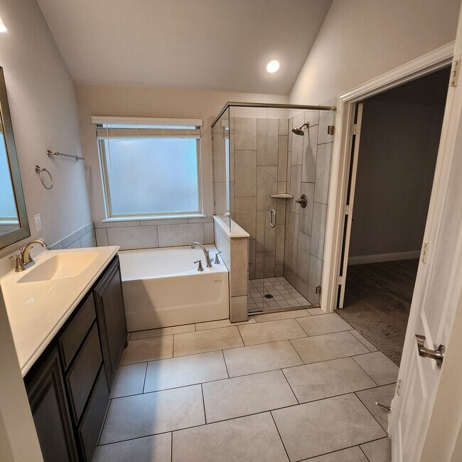 Building Photo - 1312 Carancho Dr