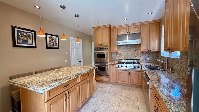 Building Photo - Updated 4BR/2BA Single Family Home in Cove...