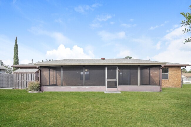 Building Photo - 5045 Mayflower St