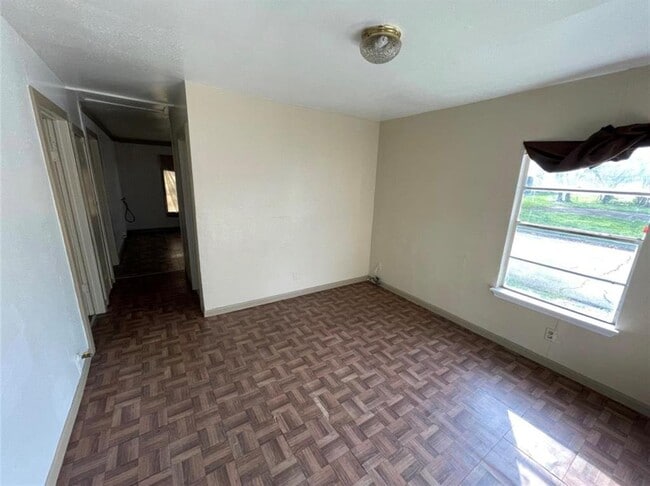 Building Photo - 3202 Hinton Blvd