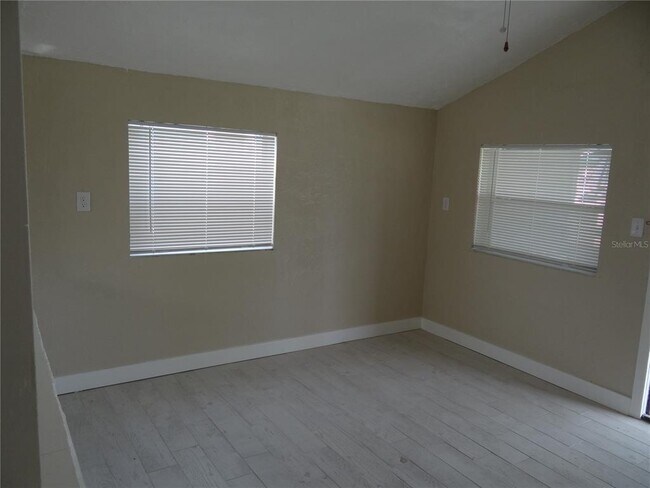 Building Photo - 13360 Boca Ciega Ave