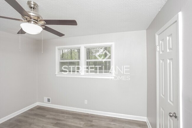 Building Photo - Charming 3 Bedroom in Columbia!