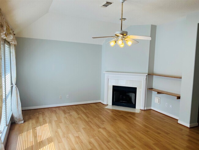 Building Photo - 310 Annes Way