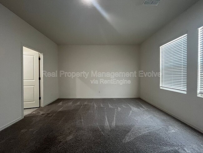 Building Photo - 19434 W Hazelwood St