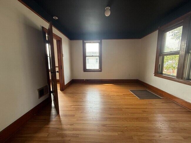 Building Photo - 2600 Belmont St