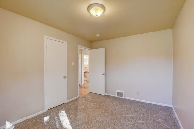 Building Photo - 4840 S Pearl St