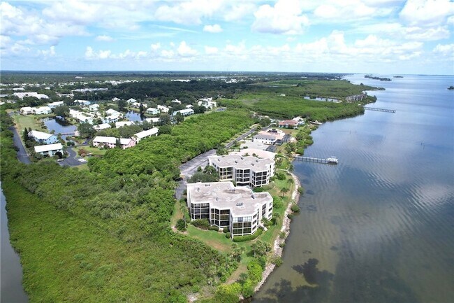 Building Photo - 9612 Riverside Dr