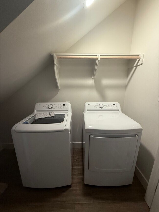 Building Photo - 1412 Magnolia Dr