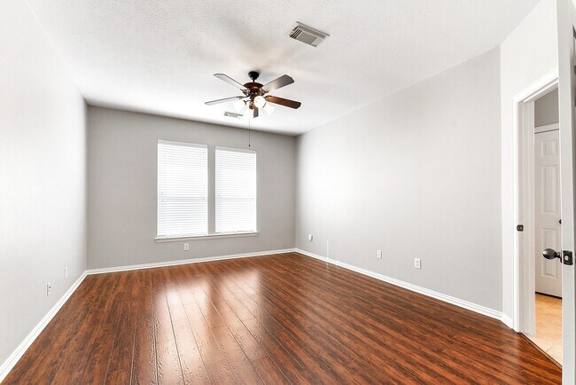 Building Photo - 28223 Daystrom Ln