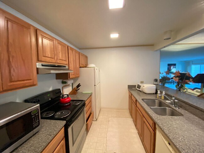 Building Photo - 3 Bedroom Condo - Walk to Burnt Cedar Beach!