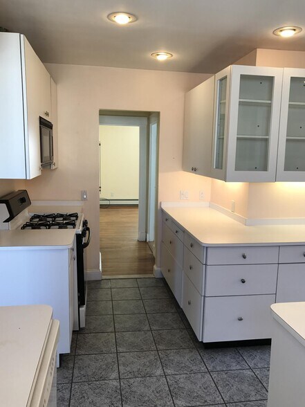 Building Photo - 94 Heath St