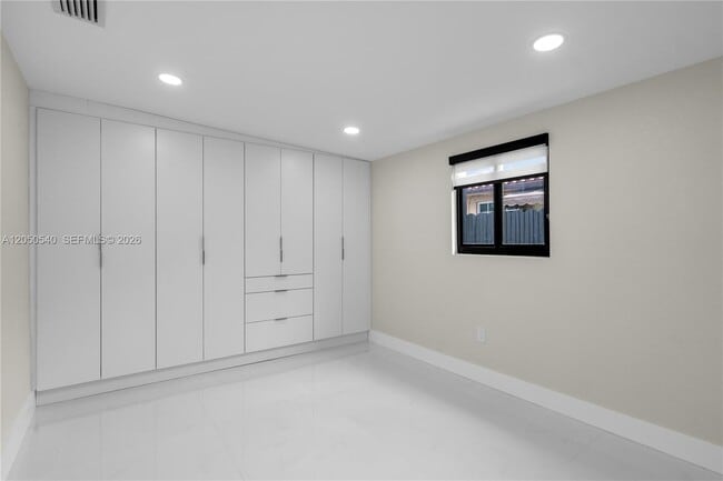 Building Photo - 2640 SW 30th Ct