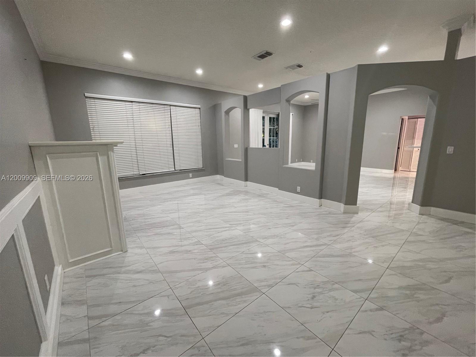 Building Photo - 5263 SW 34th Way