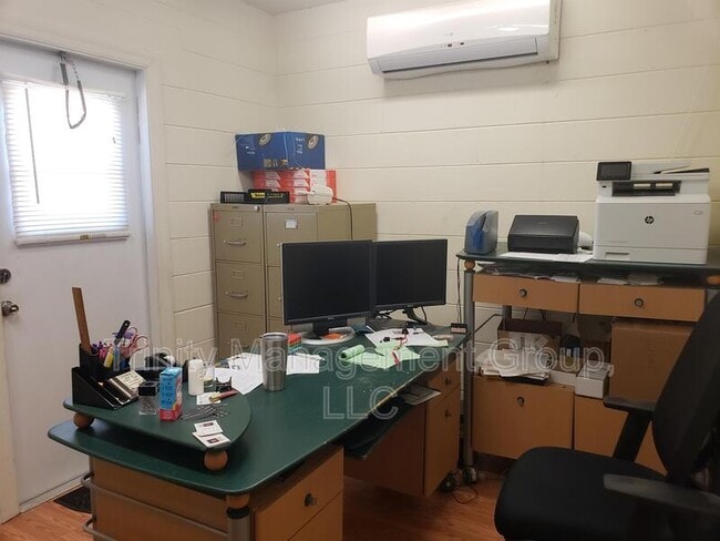 Building Photo - 10264 Spring Hill Dr