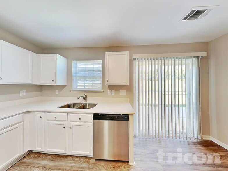 Building Photo - 1790 Eastway Dr