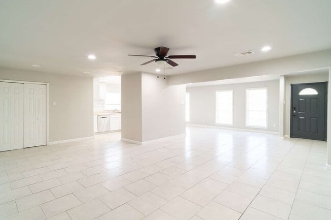 Building Photo - 11623 Rowan Ln