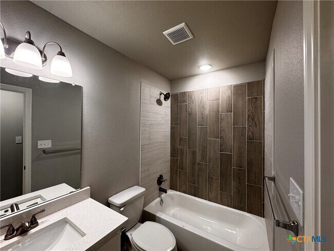 Building Photo - 2108 Saulsbury Dr