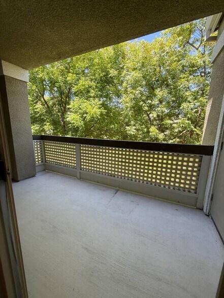 Building Photo - 5939 Eastman Lake Dr