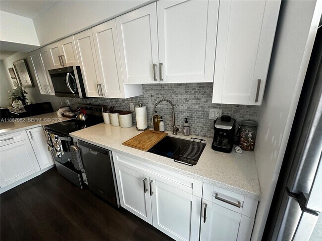 Building Photo - 3971 Coral Springs Dr