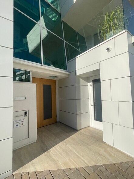 Building Photo - 5111 Ocean Front Walk