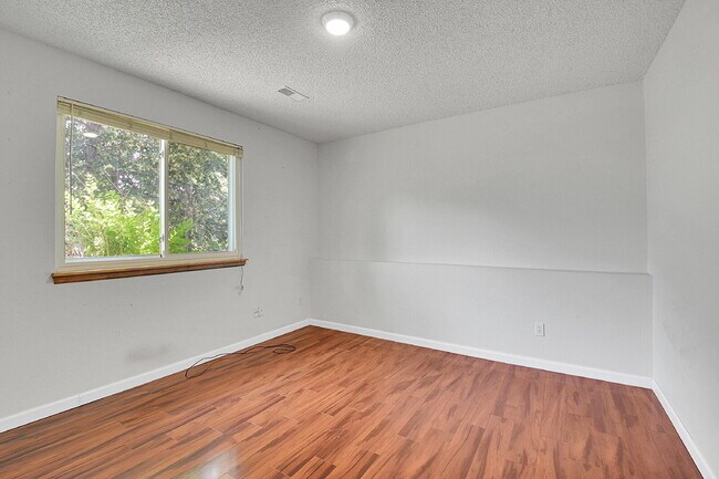 Building Photo - $3,050.00, 4 bed, 3 bath, located in Auror...