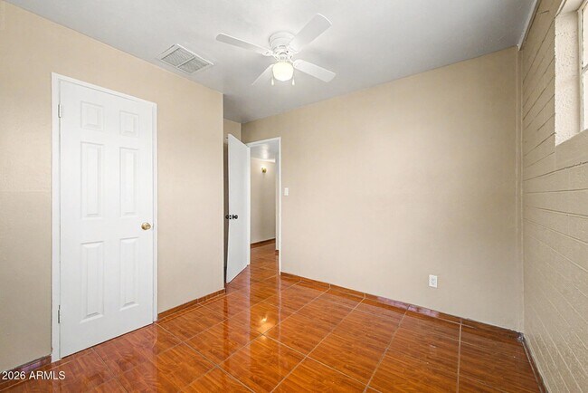 Building Photo - 1823 E Sunland Ave