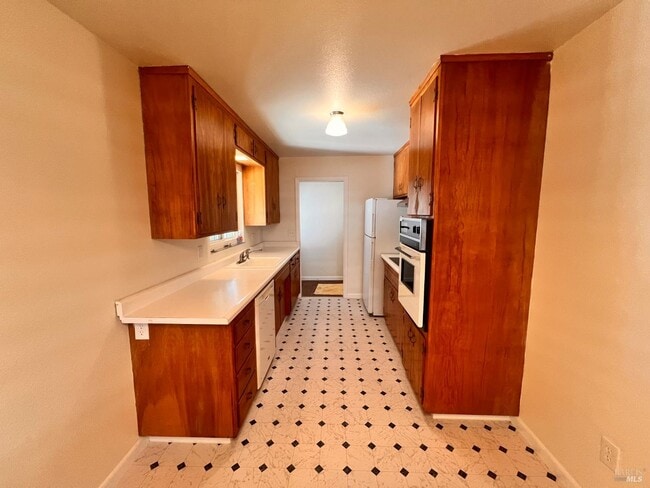 Building Photo - 851 Rolling Green Dr