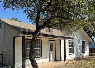 Building Photo - 525 Live Oak Dr