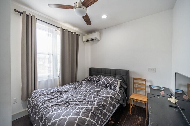 Building Photo - Modern Olde Kensington Home