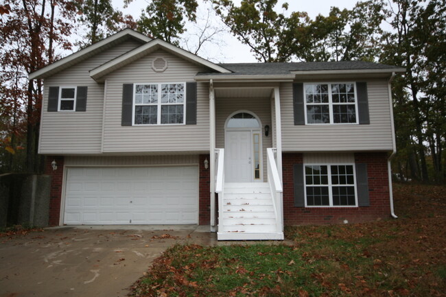 Primary Photo - 3 bedroom home in Lake Ozark