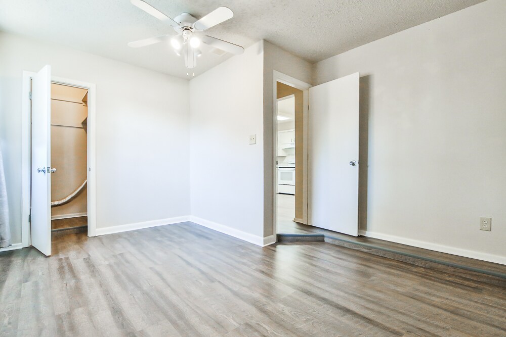 Building Photo - 711 6th Plz