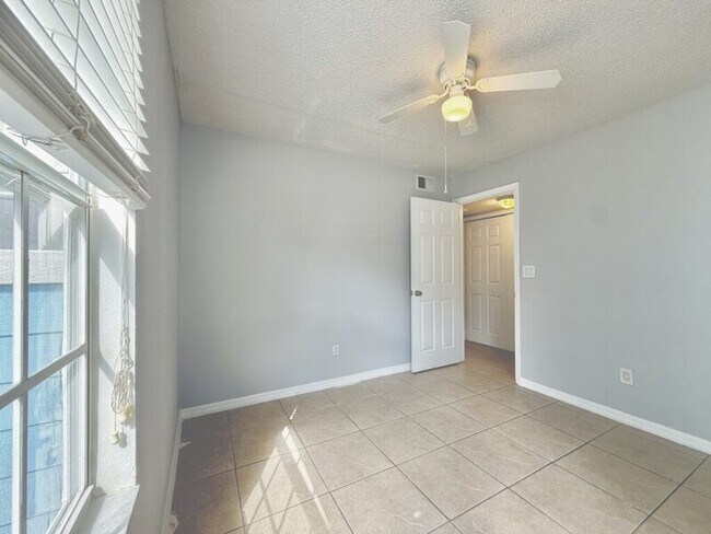 Building Photo - 2723 N Poinciana Blvd