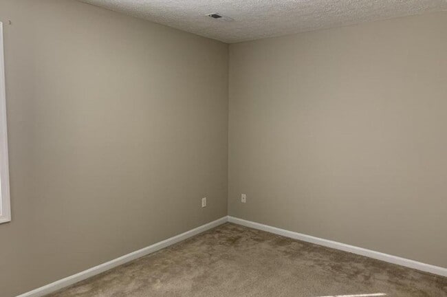 Building Photo - 409 Three Creeks Ct