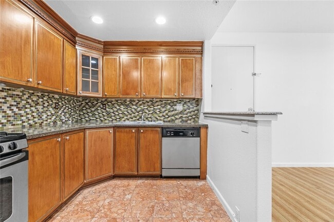 Building Photo - 16940 Chatsworth St