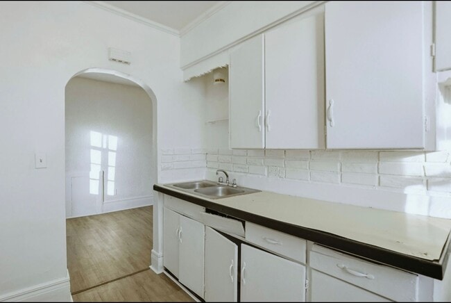 Building Photo - 2323 S Washington Ave