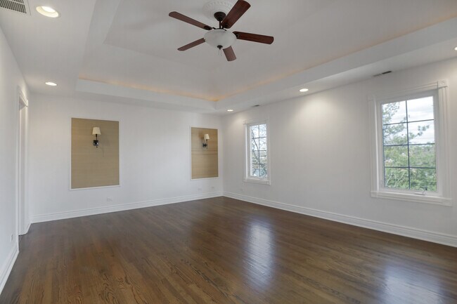 Building Photo - 8105 N Oconto Ave