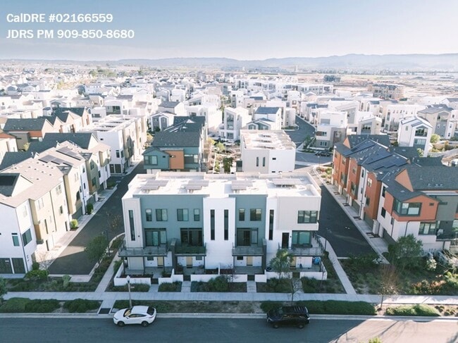 Building Photo - Irvine 2 Bedroom Condo