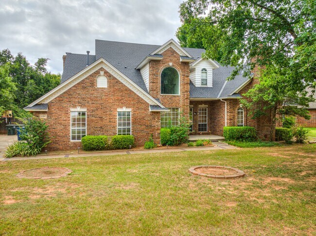 Building Photo - Spacious Home + East Edmond + 4 bedrooms + Fox Lake