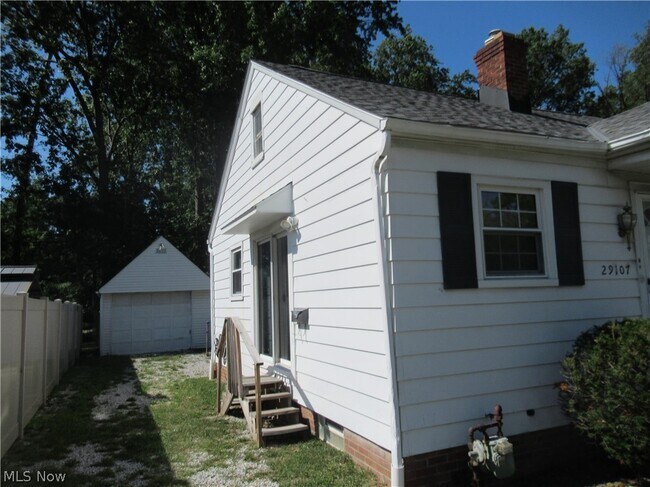 Building Photo - 29107 Fuller Ave