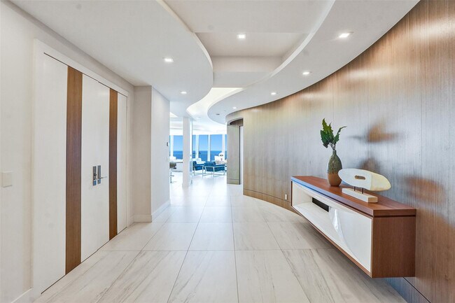 Building Photo - 701 N Fort Lauderdale Beach Blvd