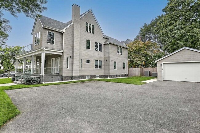 Building Photo - 168 Elmgrove Ave