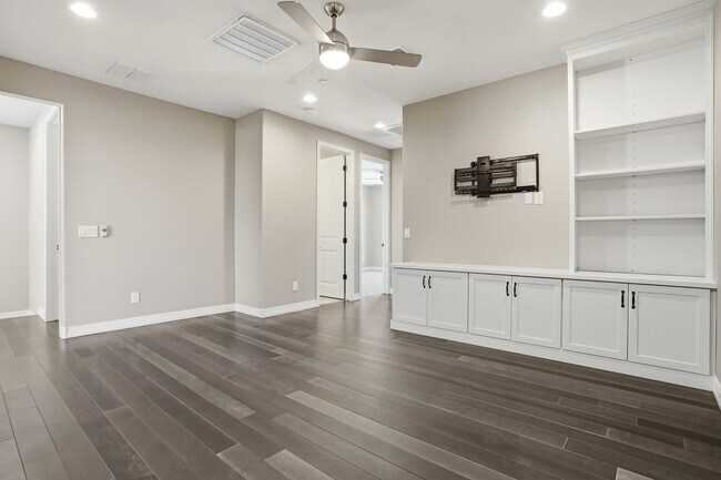 Building Photo - 7471 E Paraiso Dr