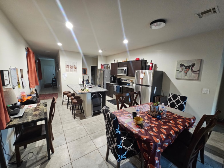 Building Photo - 35444 W San Alvarez Ave