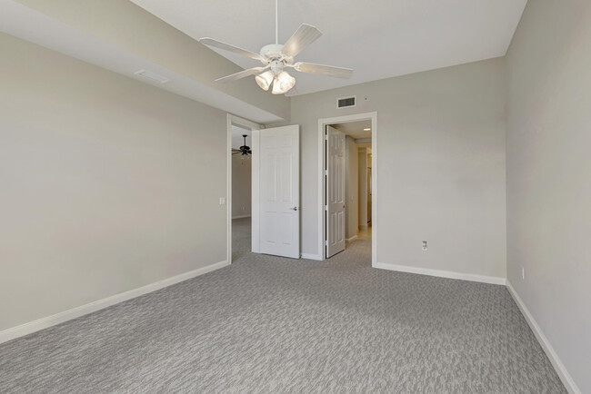 Building Photo - 34 Harbour Isle Dr W