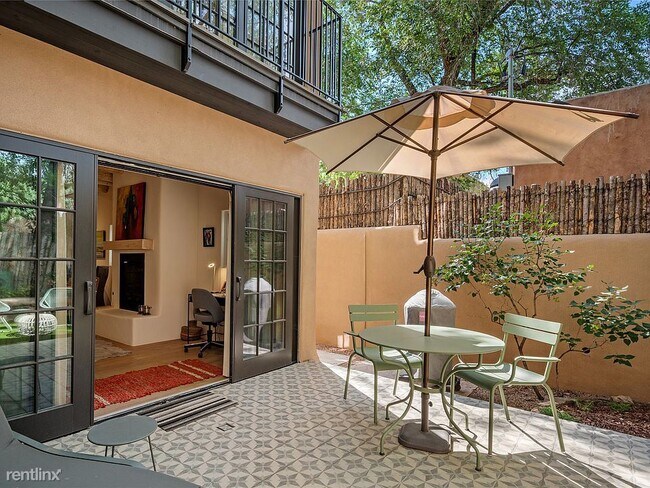 Building Photo - 1 br, 2 bath Condo - 841 East Alameda Stre...