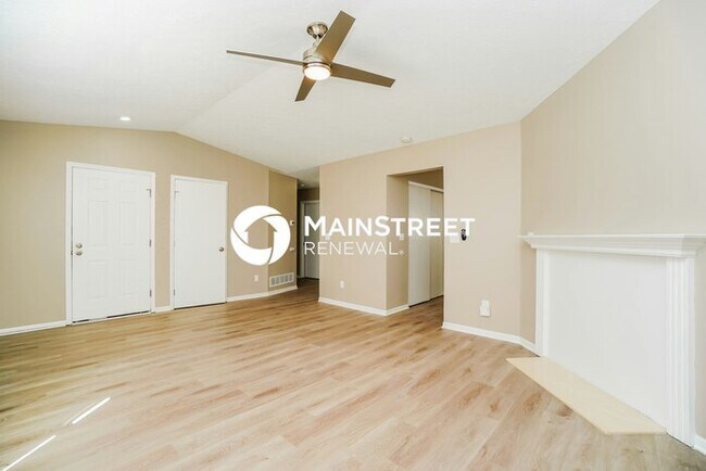 Building Photo - 3 Bedroom Pet-Friendly Home in COLUMBUS, OH with Main Street Renewal