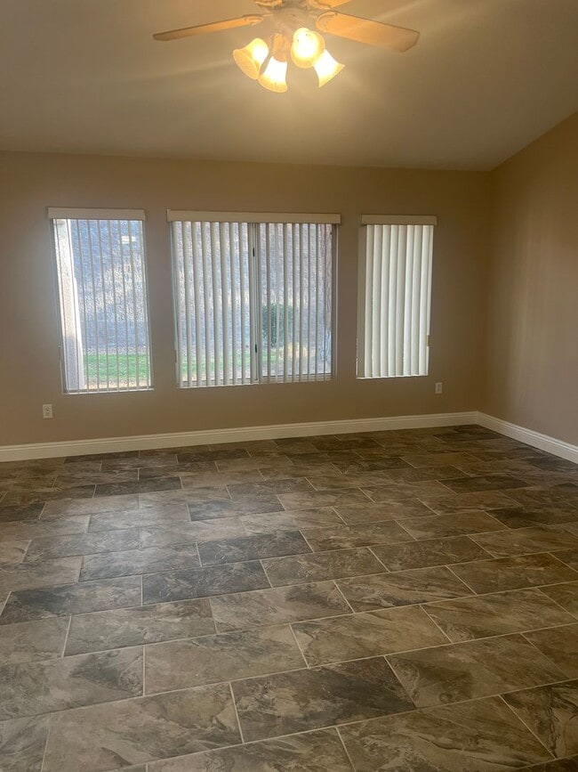 Building Photo - Beautiful Attached Dual Townhouse