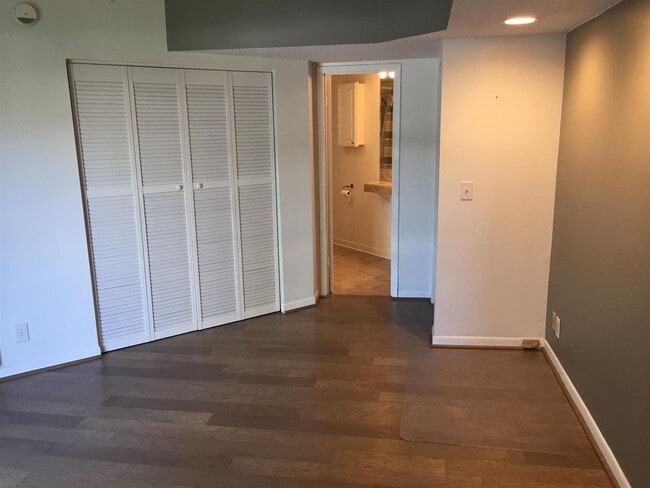 Building Photo - Incredible Location! Convenient 1BE/1BA living in the heart of Music Row!!