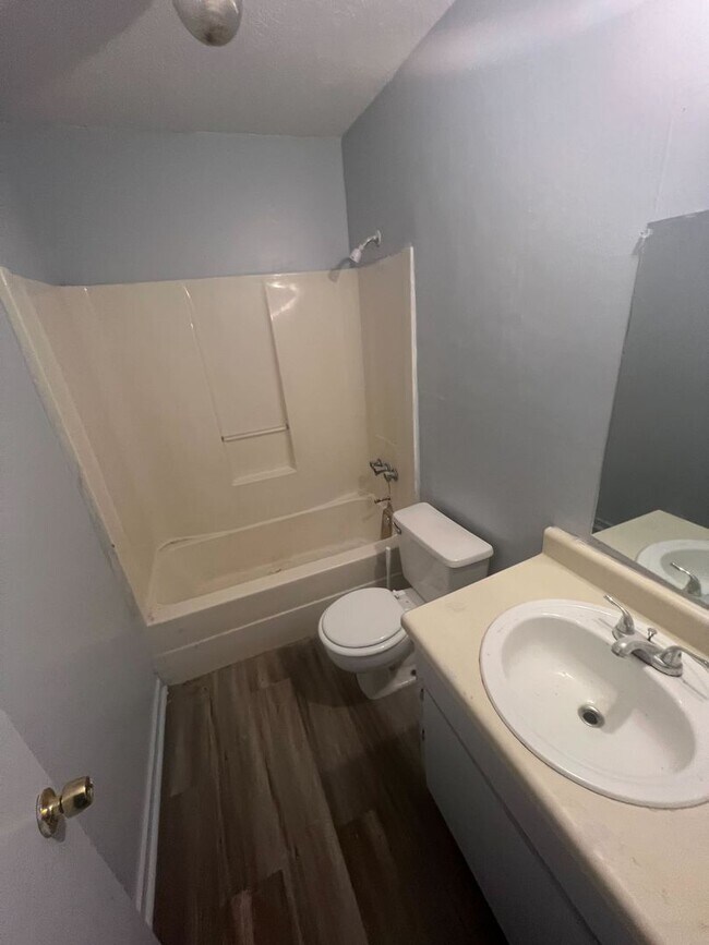 Building Photo - 2107 Thousand Oaks Dr